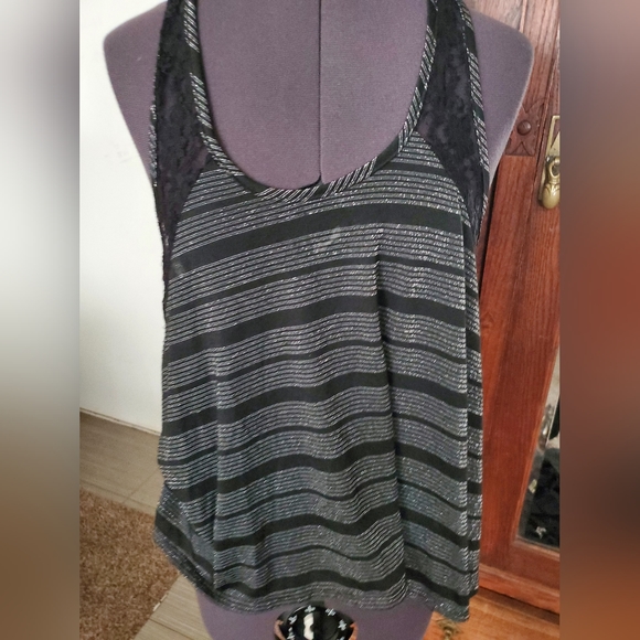 5 Summer Sleeveless Shirts Bundle Size Small - Picture 8 of 11